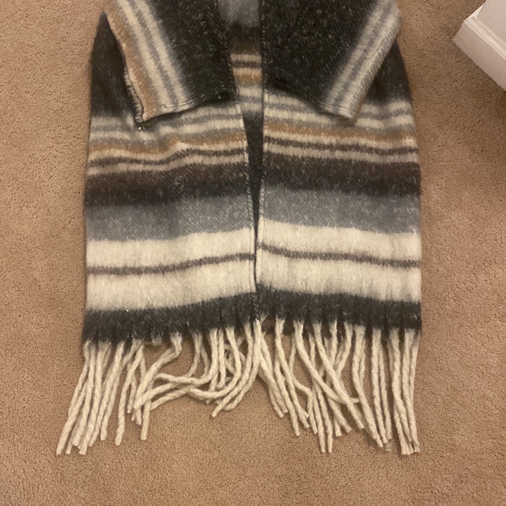 NWT Anthropologie shawl - Picture 3 of 4